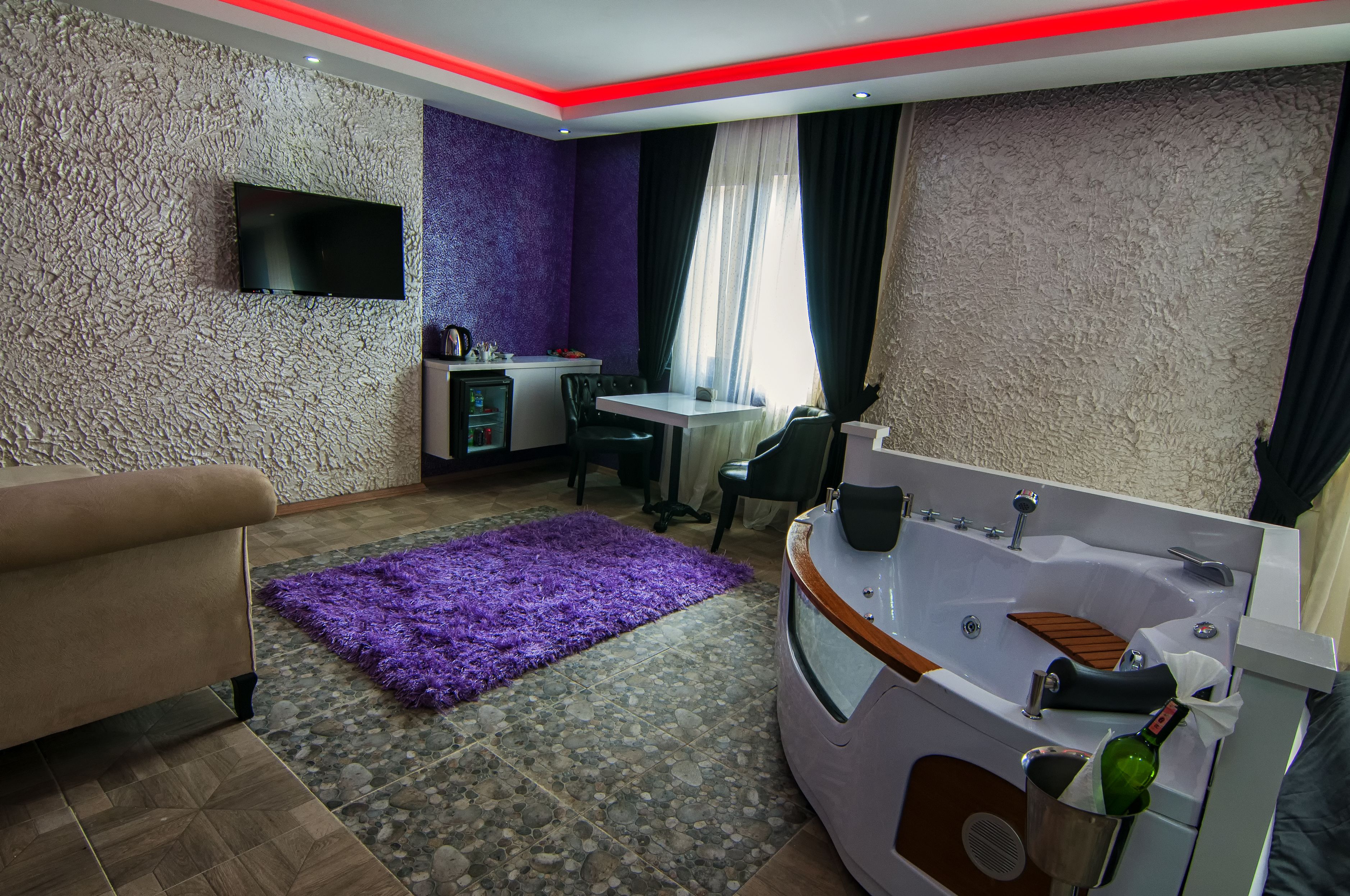 Superior Studio Suite, 1 Bedroom, Smoking | Living area