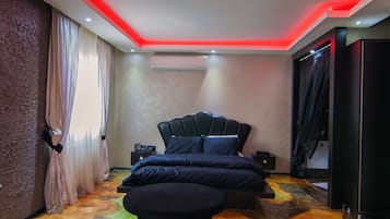 Quarto casal ou duplo luxo, para fumantes | Cofres nos quartos, escrivaninha, quartos à prova de som