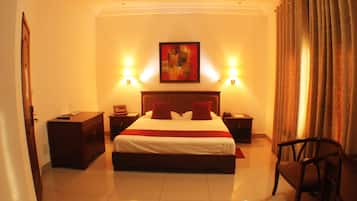 Premium Room | Minibar, in-room safe, desk, blackout drapes