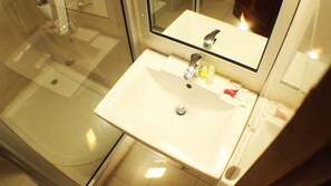Junior Suite | Bathroom | Towels - Hotel Residence Flamani (Lomé)