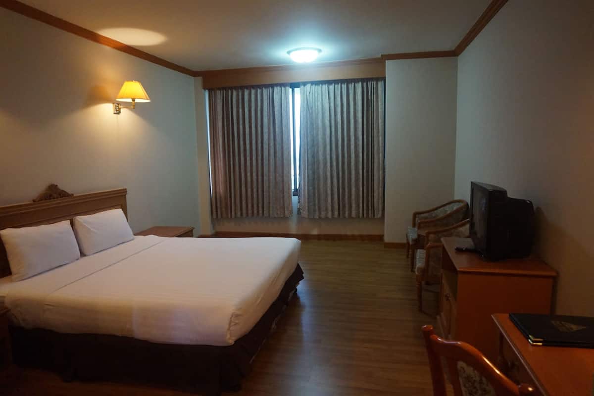 Deluxe Double Room | Premium bedding, minibar, in-room safe, desk