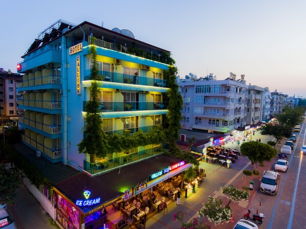 Front of property - evening/night - Gallion Hotel (Alanya)