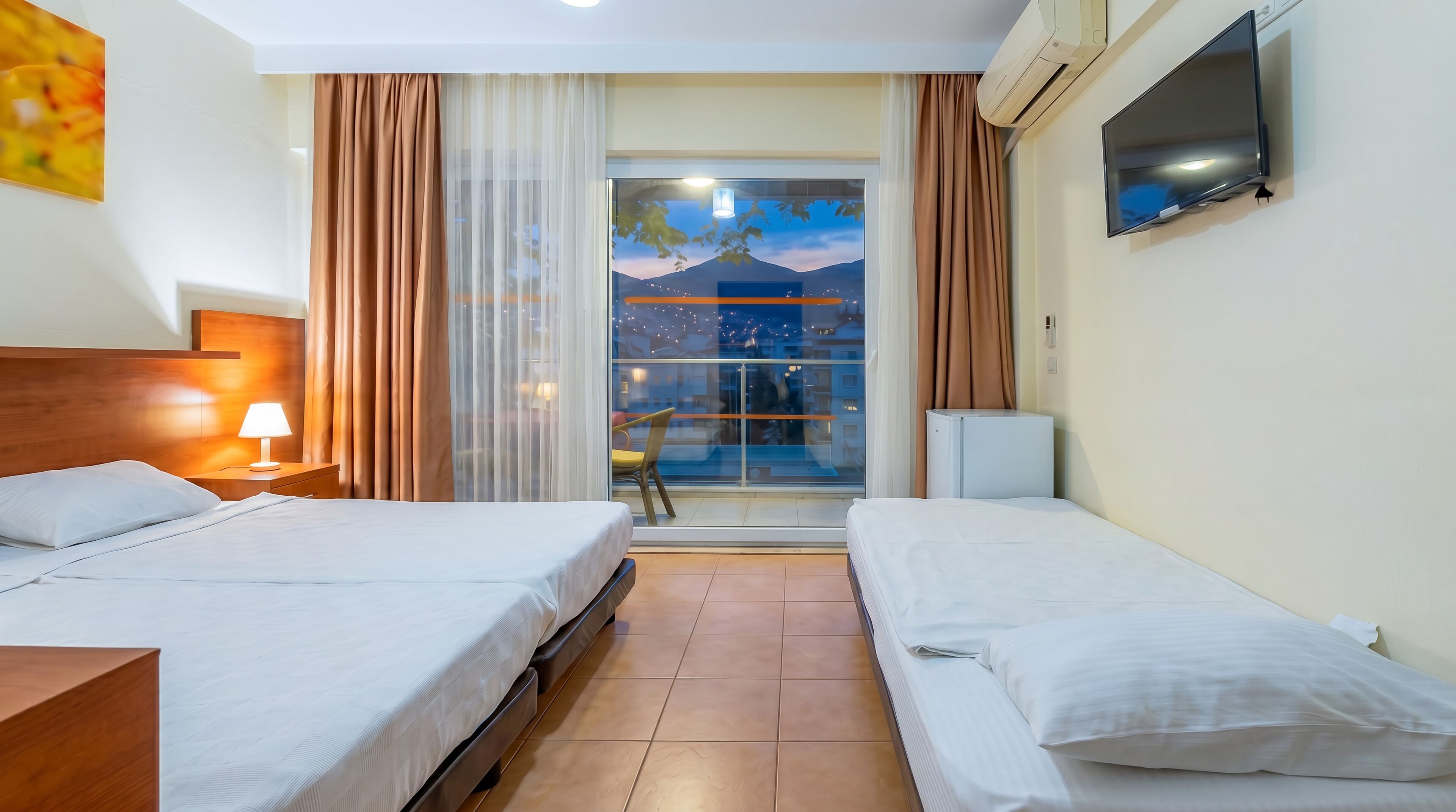 Superior Triple Room, 1 Bedroom | Premium bedding, laptop workspace, iron/ironing board, WiFi