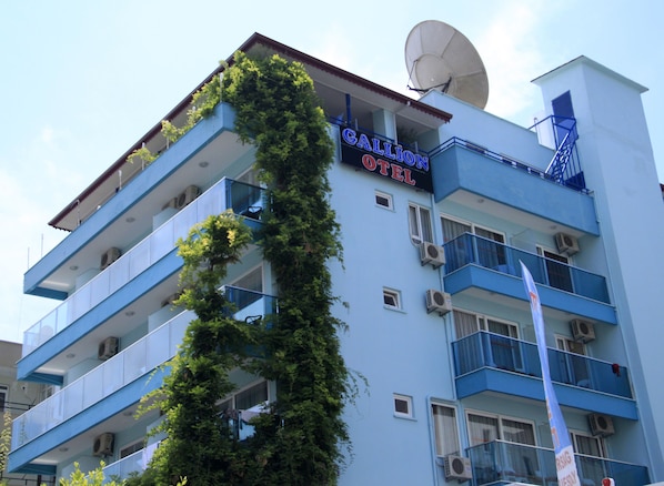 Experience the Callion Hotel's modern design, featuring satellite TV, balconies with lush greenery, and climate-controlled rooms.