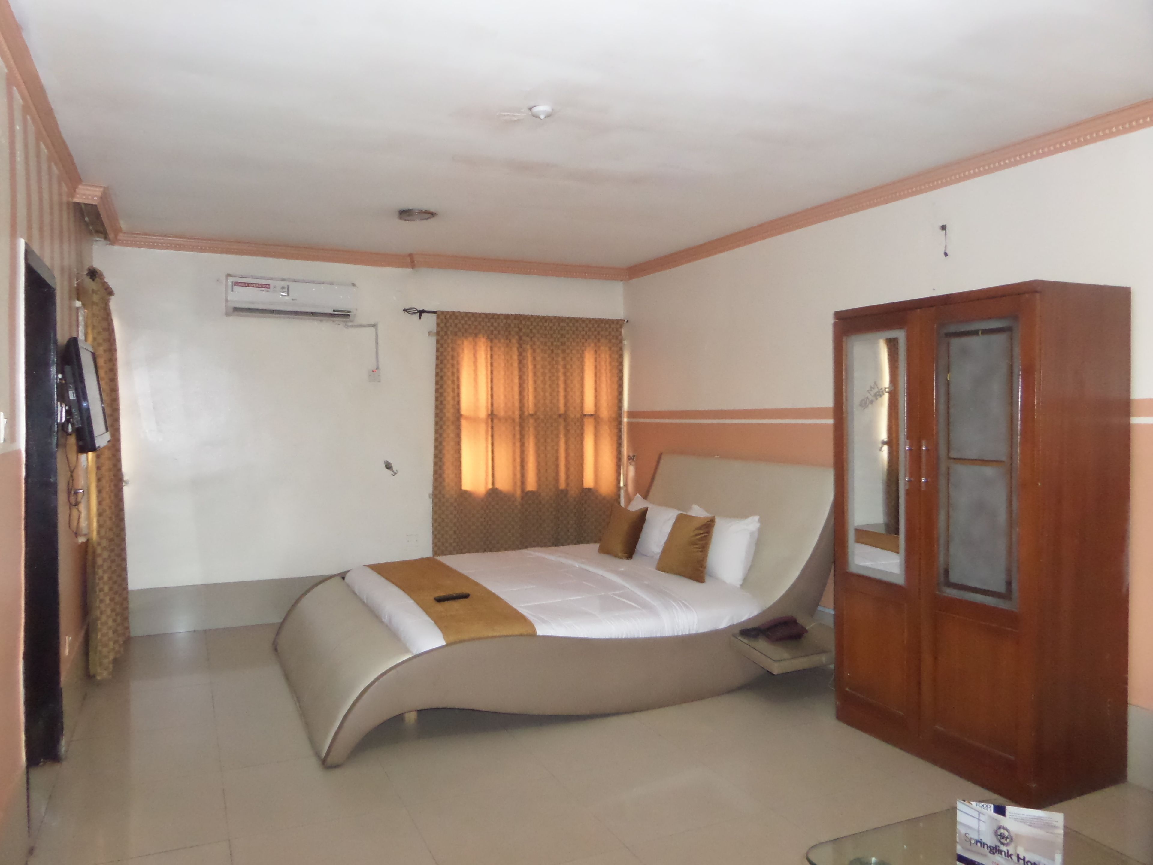 Premium bedding, in-room safe, desk, laptop workspace