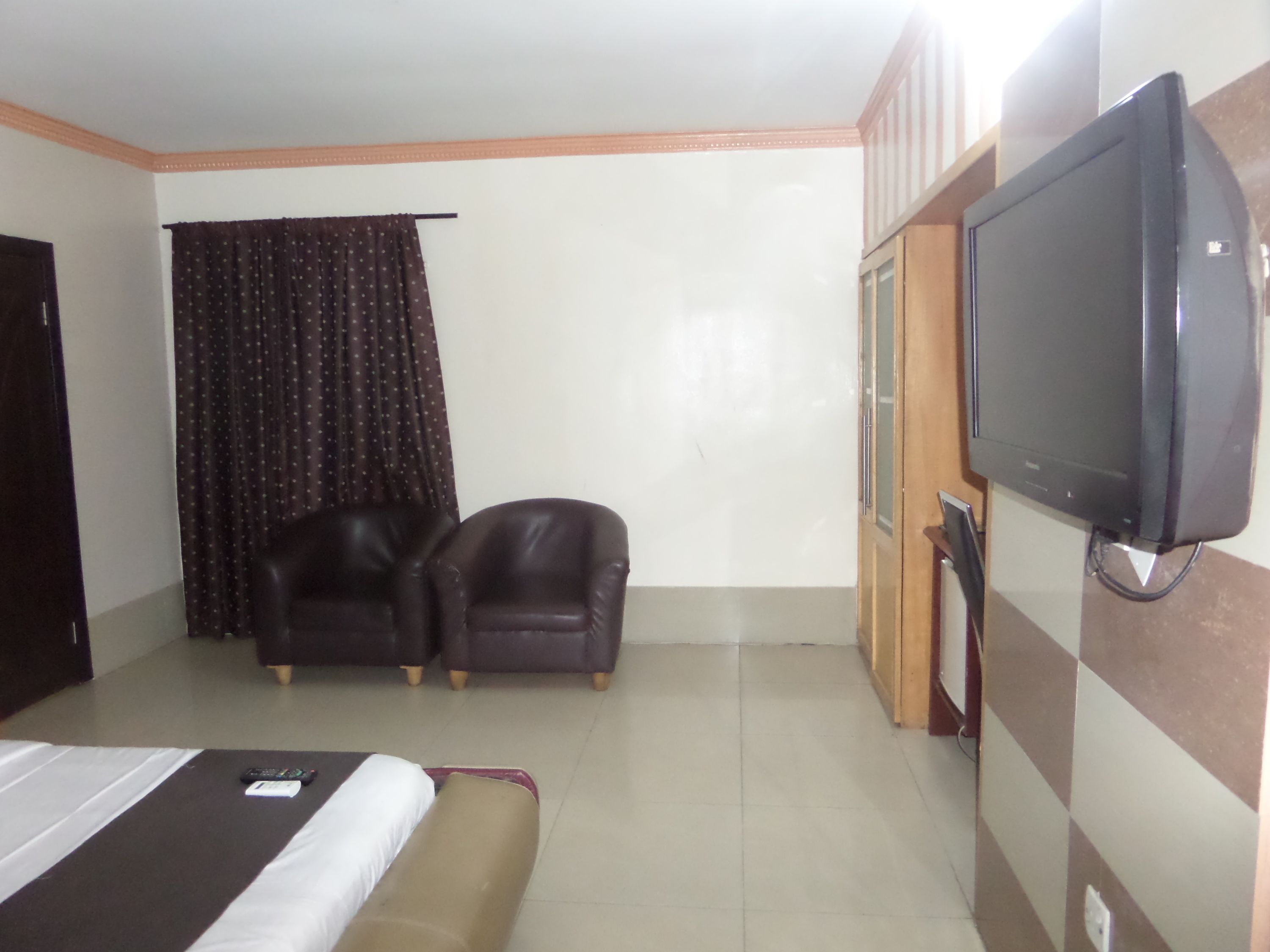 standard room | premium bedding, in-room safe, desk, laptop workspace