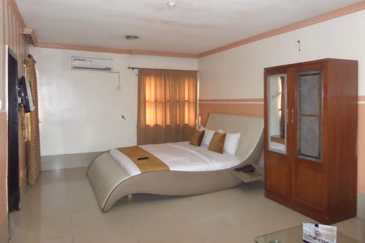 Superior Room | Premium bedding, in-room safe, desk, laptop workspace