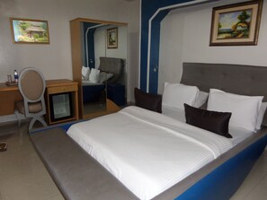Executive Room | 1 bedroom, premium bedding, minibar, in-room safe