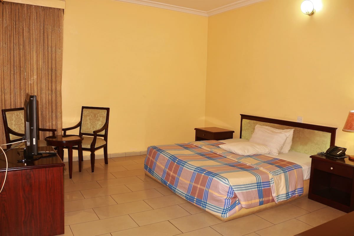 1 bedroom, premium bedding, minibar, in-room safe