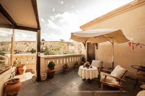 Junior Room, 1 King Bed, Jetted Tub | Terrace/patio - Sunak Cave Hotel (Ürgüp)