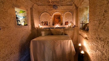 Deluxe Room, 1 King Bed | Premium bedding, free minibar, in-room safe, individually decorated