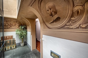 Interior entrance - Martelli 6 Suites and Apartments (Florence)
