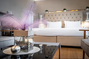 Presidential Studio Suite, Bathtub, City View | Hypo-allergenic bedding, down duvets, minibar, in-room safe