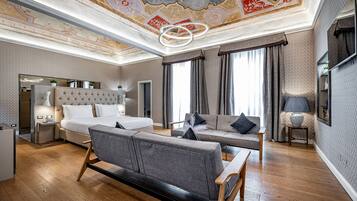 Presidential Studio Suite, Bathtub, City View | Hypo-allergenic bedding, down duvets, minibar, in-room safe