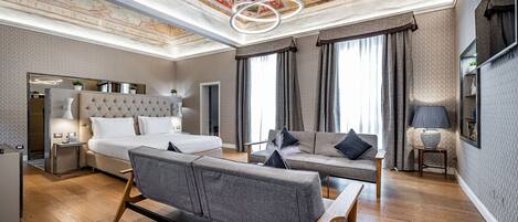 Presidential Studio Suite, Bathtub, City View | Hypo-allergenic bedding, down comforters, minibar, in-room safe