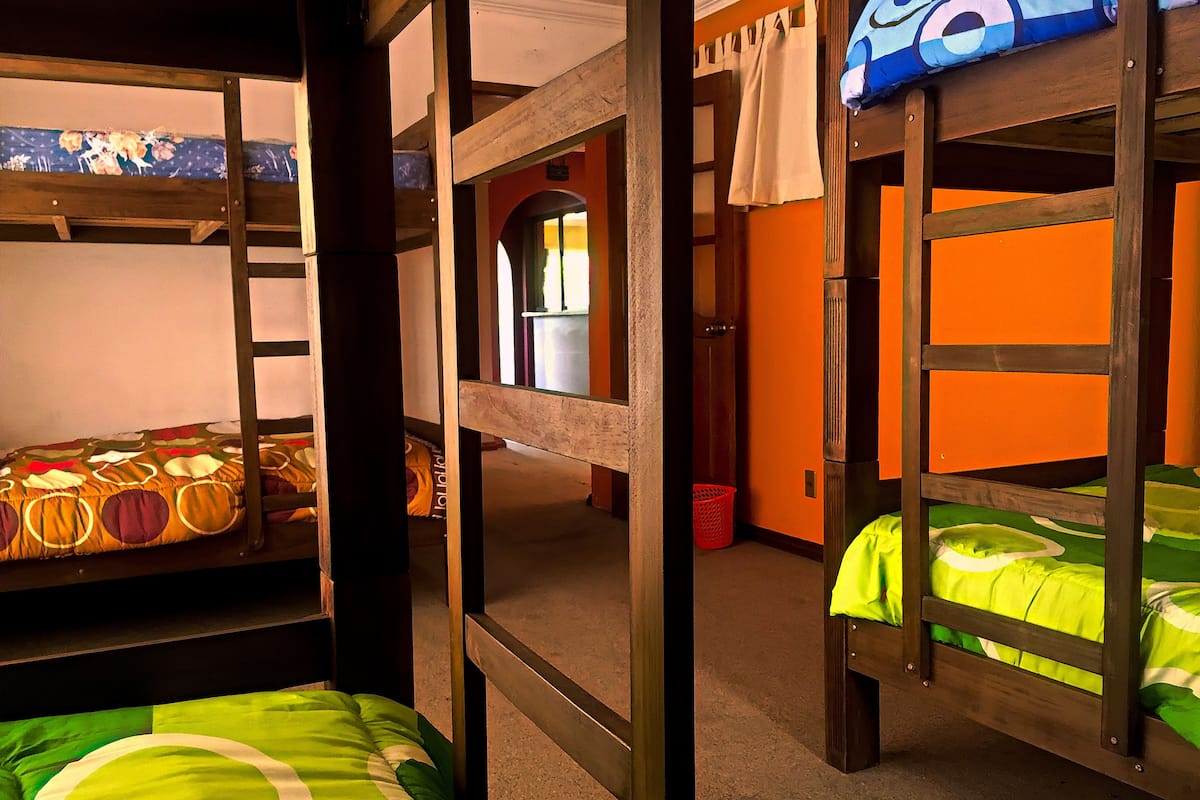 Shared Dormitory, Mixed Dorm, Shared Bathroom (6 people)