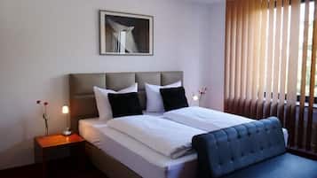 Doppelzimmer | Schreibtisch, schallisolierte Zimmer, Bügeleisen/Bügelbrett