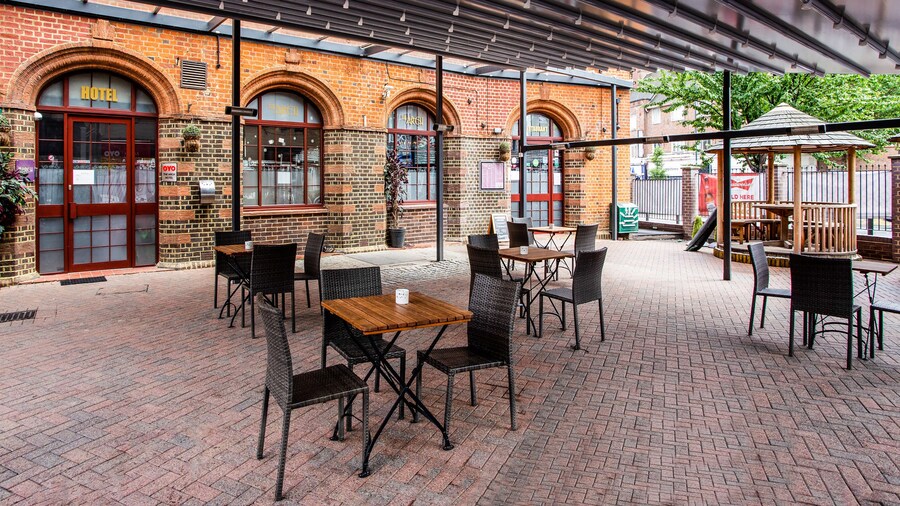 OYO The Arch, Wembly Stadium