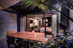 Egyptian cotton sheets, premium bedding, in-room safe - MX Grand Suites (Mexico City)