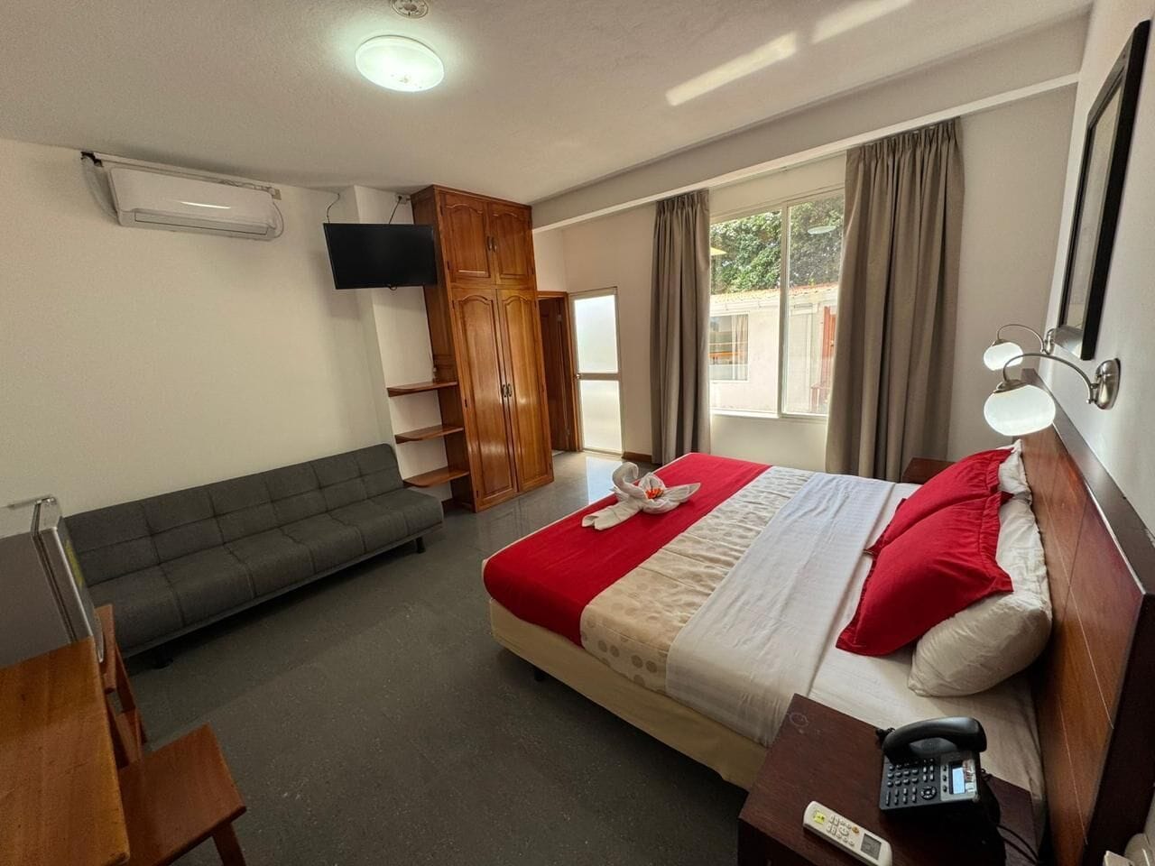 economy room, 1 queen bed, private bathroom | in-room safe, desk, iron/ironing board, free wifi
