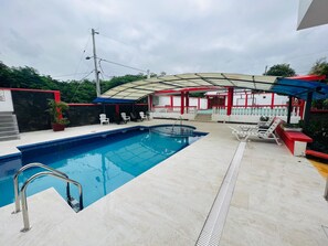 Kolam renang outdoor