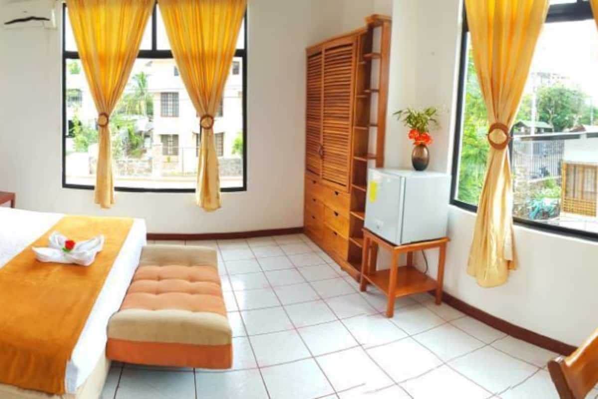 economy single room, ensuite | in-room safe, desk, iron/ironing board, free wifi