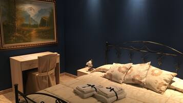 Premium bedding, desk, iron/ironing board, cots/infant beds