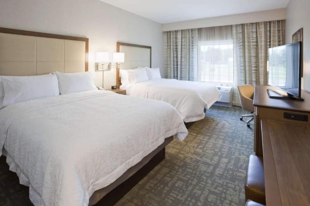 Premium bedding, in-room safe, desk, laptop workspace