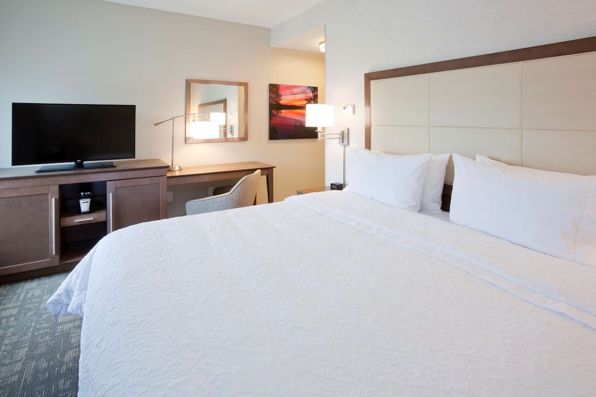 premium bedding, in-room safe, desk, laptop workspace