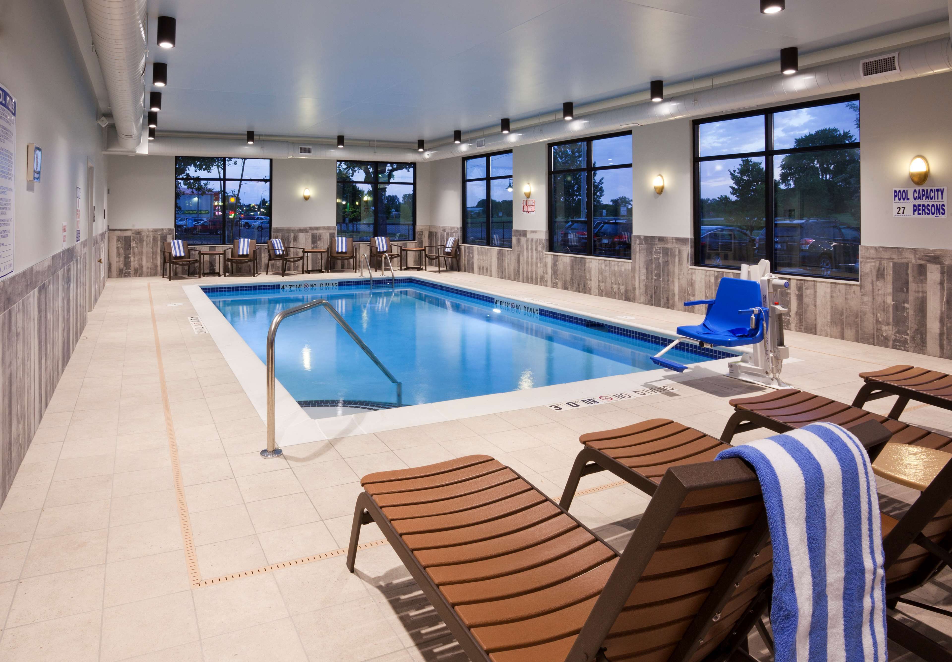 Indoor pool, pool loungers
