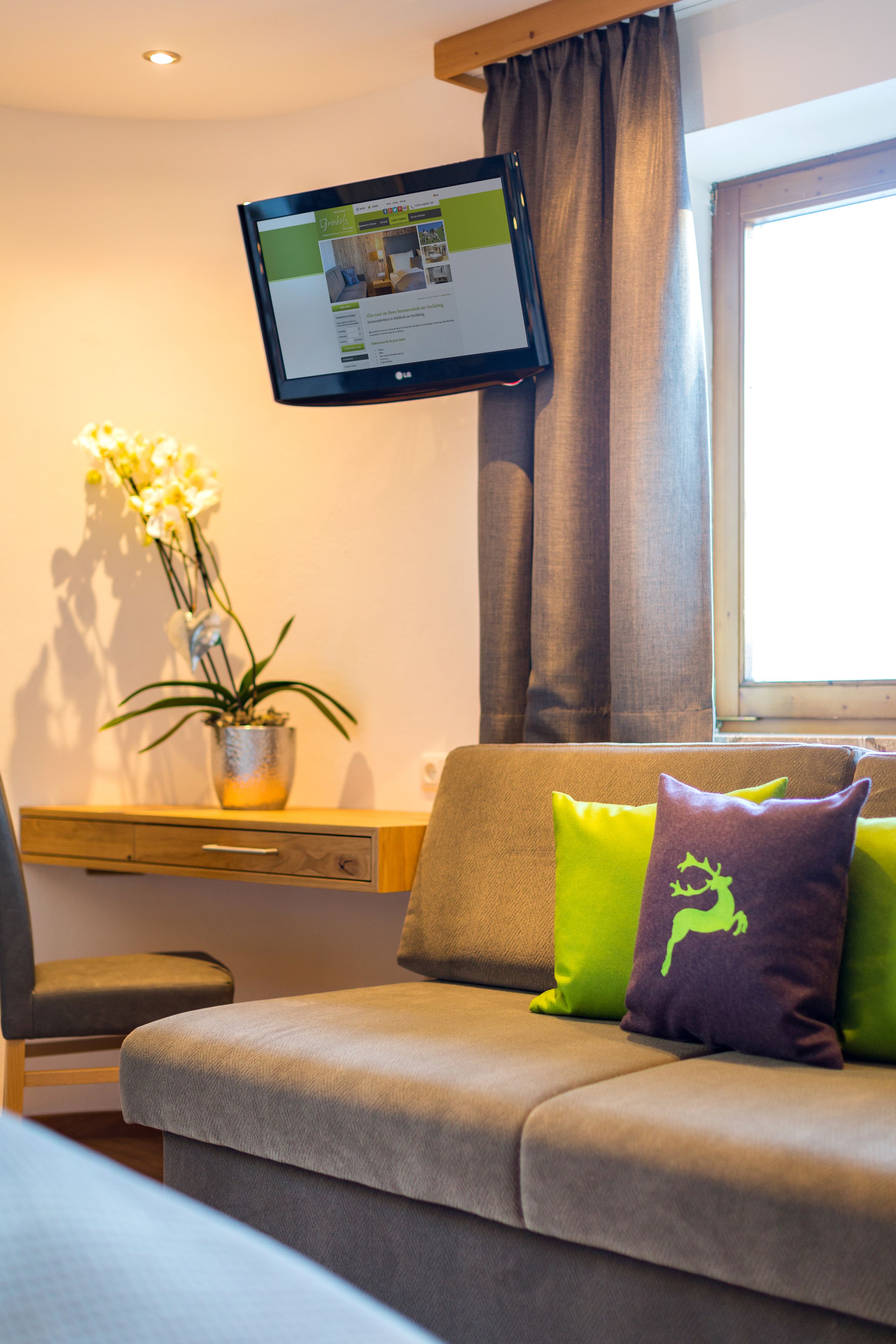 1 bedroom, premium bedding, laptop workspace, soundproofing