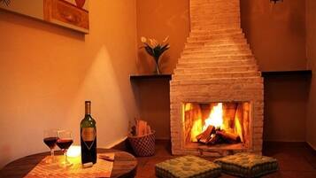 Comfort Chalet, 2 Bedrooms, Fireplace, Mountain View | Living area | 32-inch LCD TV with cable channels, TV, fireplace