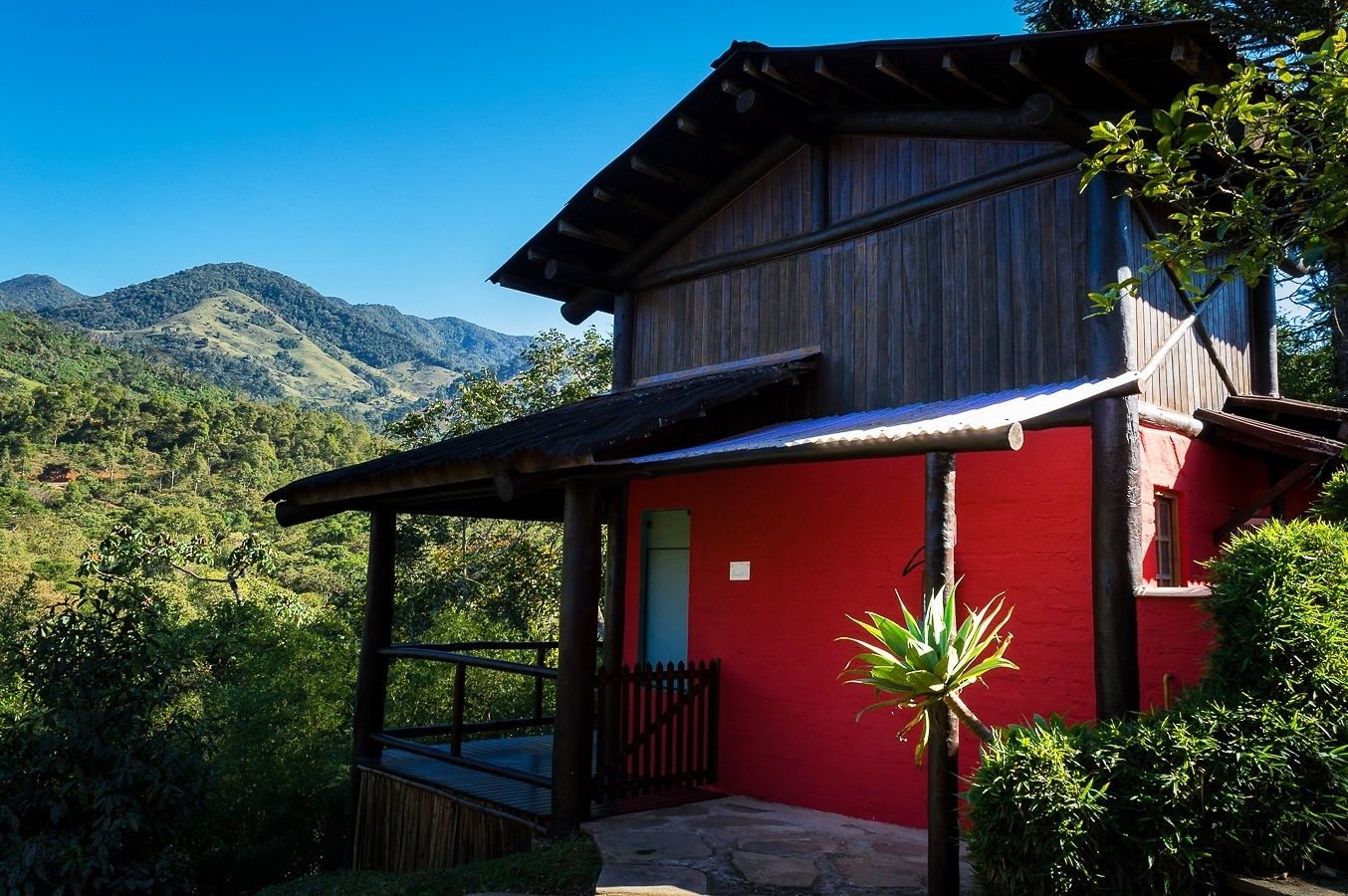 奢華單棟小屋, 1 張特大雙人床, 山景 | 迷你吧、書桌、遮光窗簾/窗簾、隔音