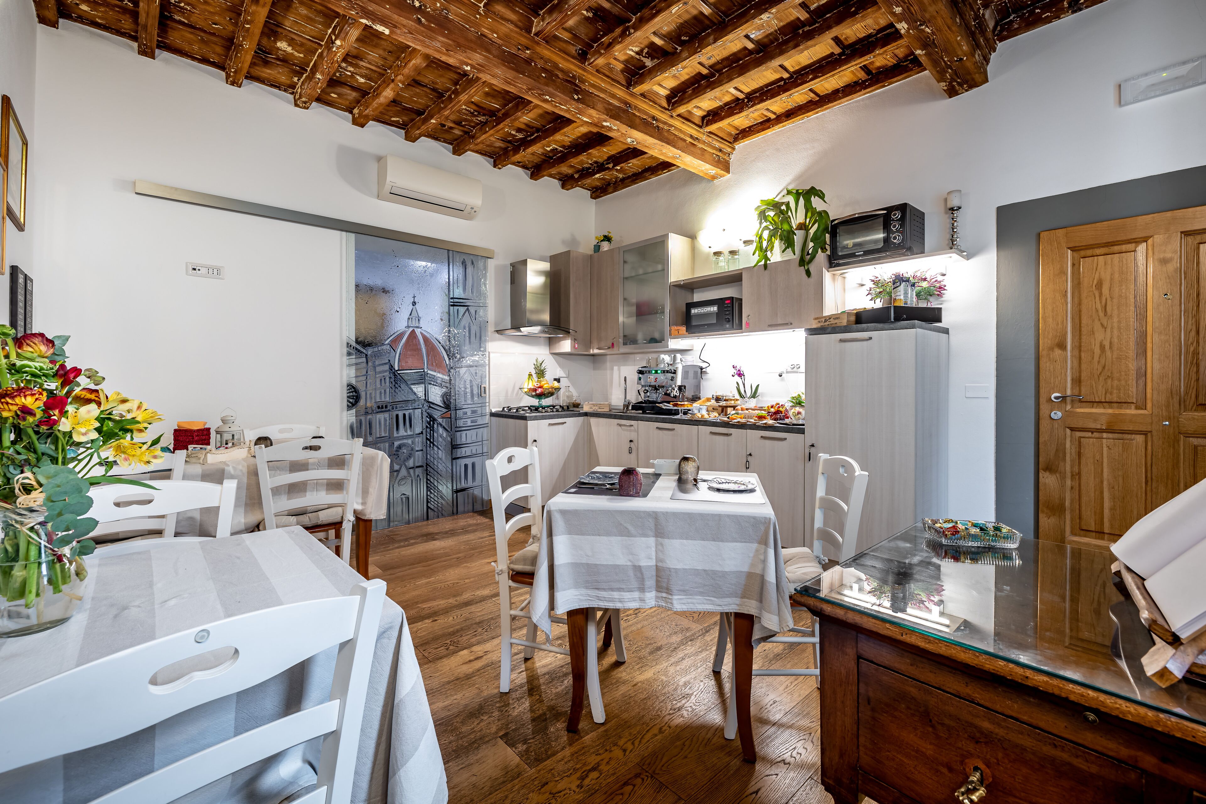 Frukostbuffé varje dag (EUR 10 per person)