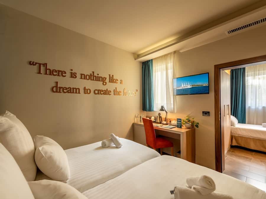 Superior Room | Egyptian cotton sheets, premium bedding, minibar, in-room safe