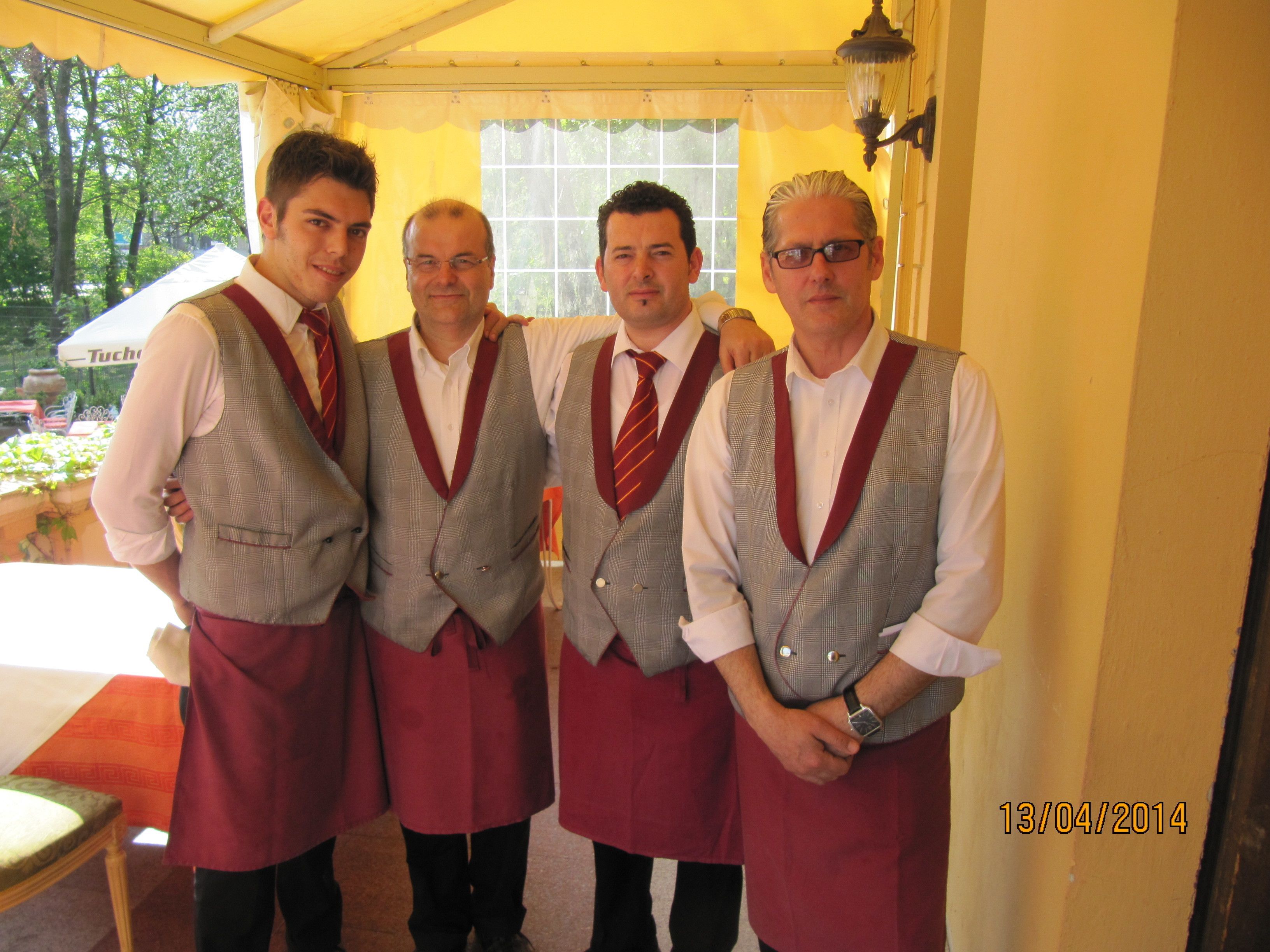 lunch and dinner served, italian cuisine