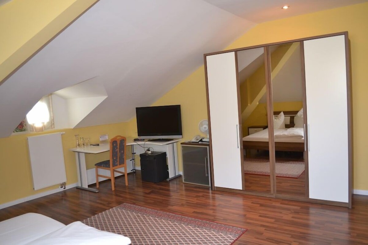 Minibar, in-room safe, desk, iron/ironing board (on request)