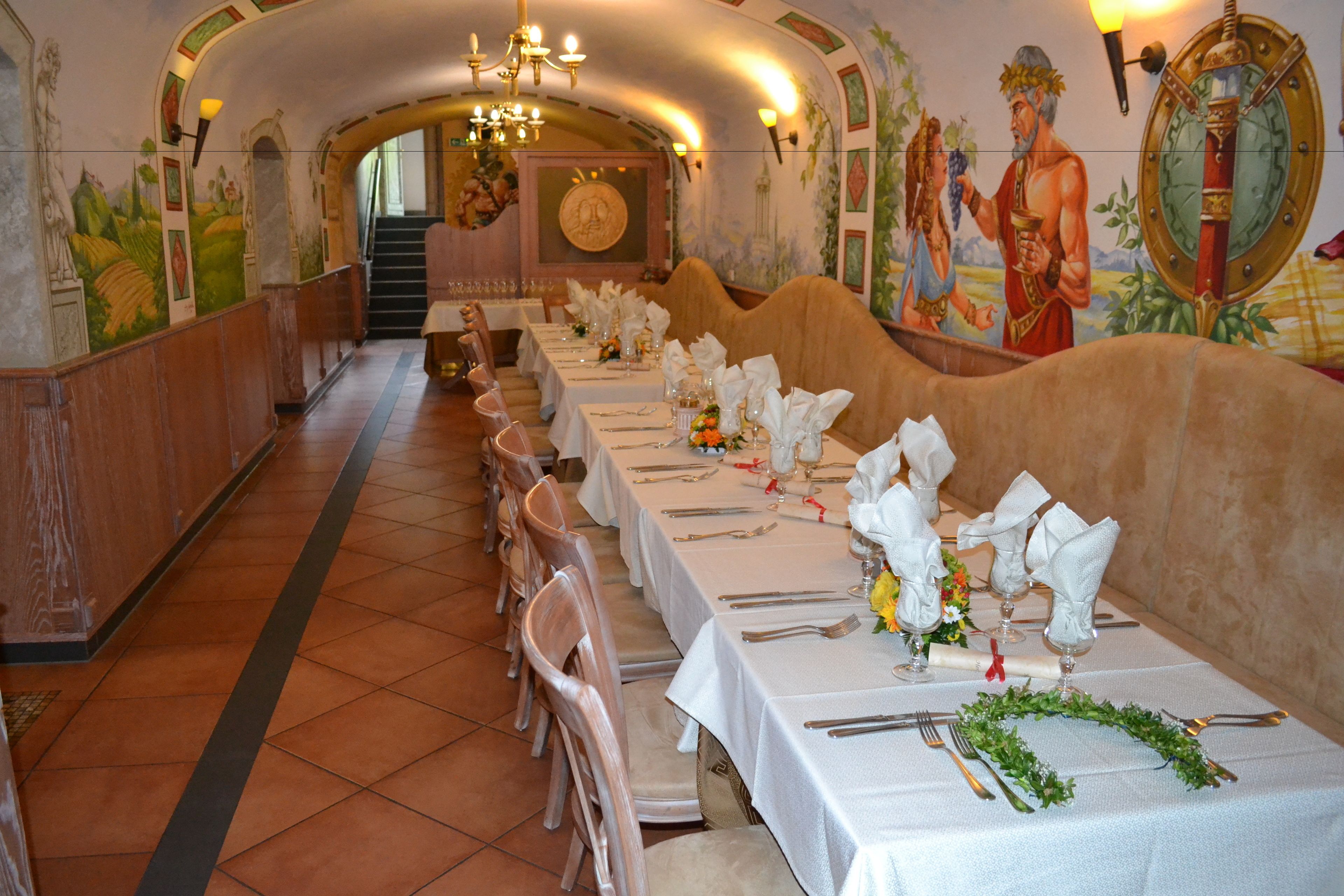 lunch and dinner served, italian cuisine