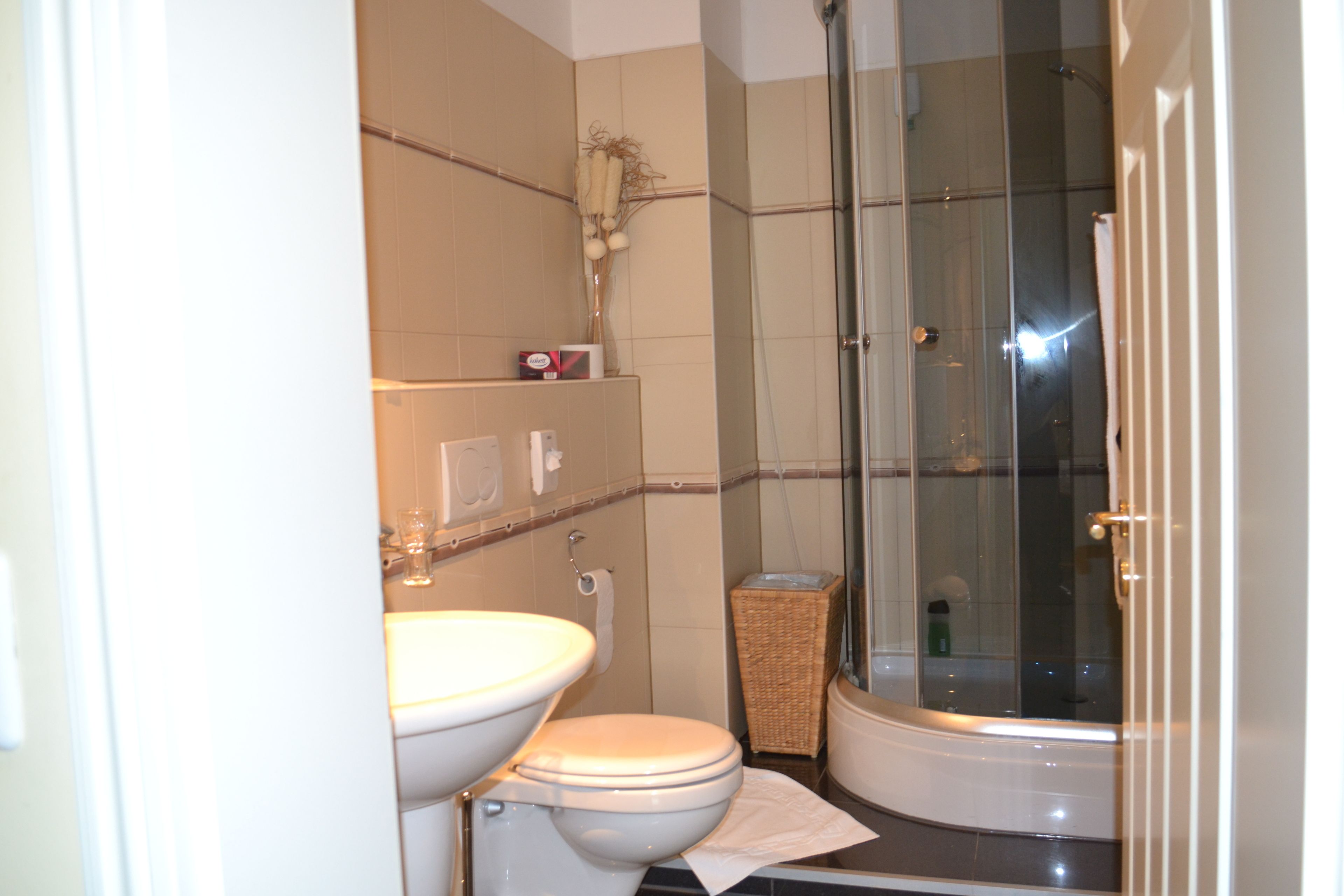 superior double room single use | bathroom | free toiletries, hair dryer, bathrobes, towels