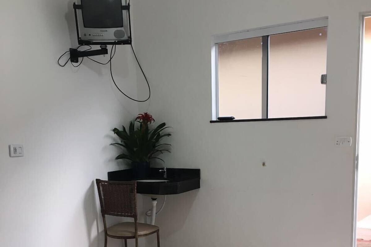 Single Room | Desk, blackout drapes, WiFi (free)