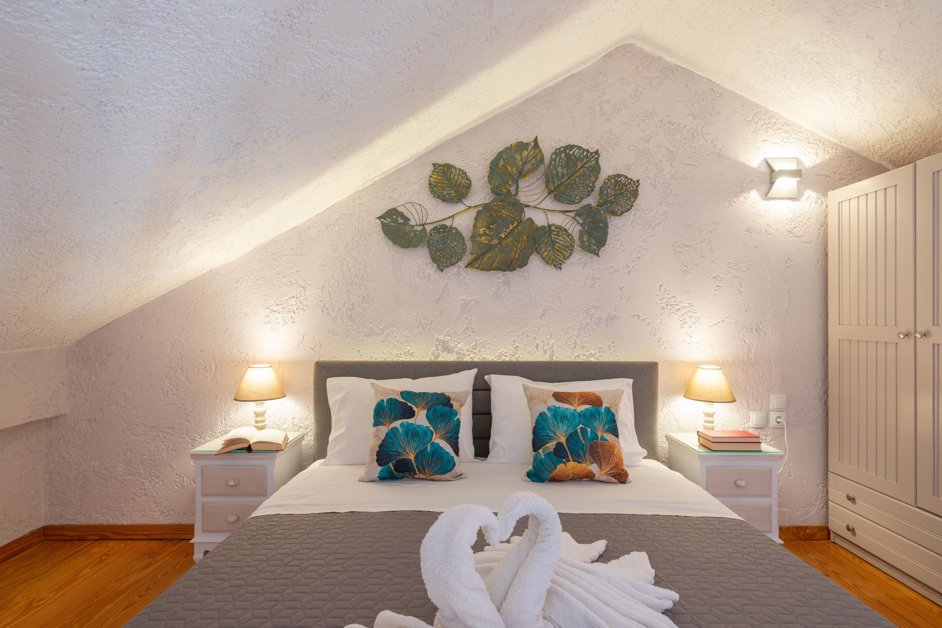 أغطية فراش متميزة وأسرّة بطبقة علوية مريحة وبديكورات فريدة لكل غرفة