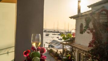 Superior Triple Room, Sea View (4 LEVANTES) | Terrace/patio