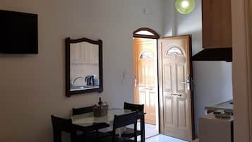 Superior Triple Room, Sea View (4 LEVANTES) | Essbereich im Zimmer