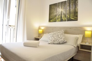 Premium bedding, down comforters, memory foam beds, minibar - Old City House (San Sebastián)