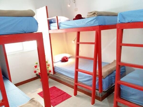 Dorm Room 6 Persons Only Lady