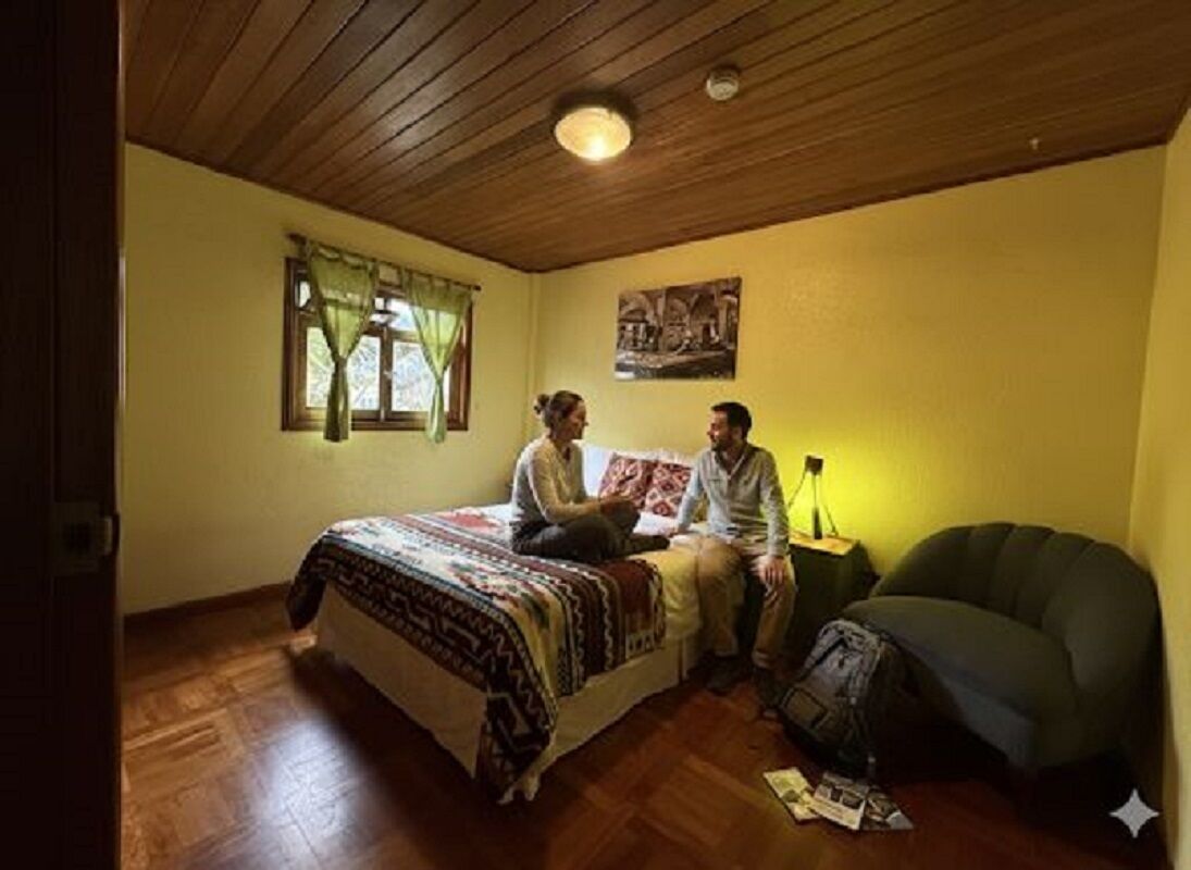 Habitación básica doble, 1 cama Queen size, vista al jardín (Baño Compartido) | Ropa de cama de alta calidad, edredón y camas con pillow-top 