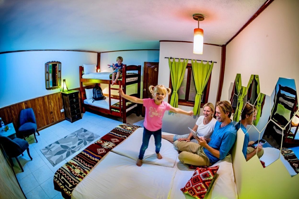 家庭四人房, 公共浴室, 复式 | 高档床上用品、羽绒被、加厚床垫、客房内保险箱