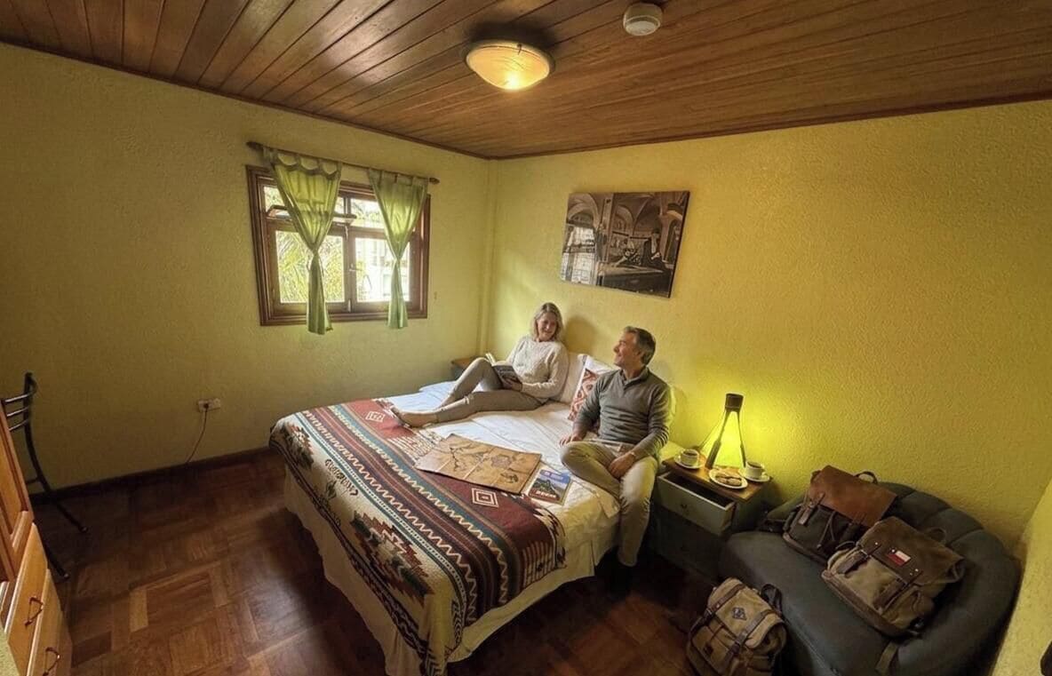 Habitación doble económica, 1 cama Queen size, vista al jardín (Baño Compartido) | Ropa de cama de alta calidad, edredón y camas con pillow-top 