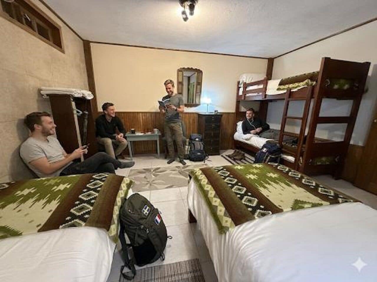 Habitación cuádruple familiar, baño compartido, mezzanine | Ropa de cama de alta calidad, edredón y camas con pillow-top 