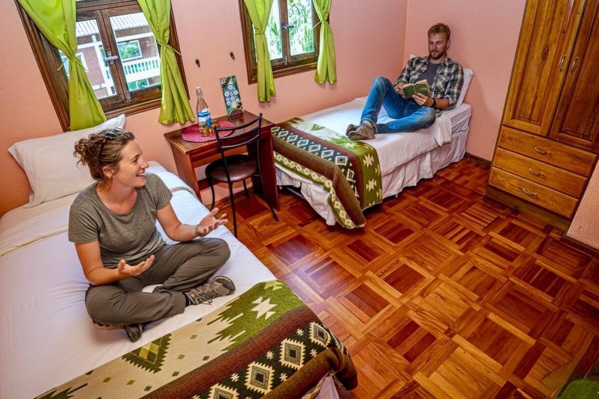 Basic-Zweibettzimmer, 2 Einzelbetten, Kochnische, Gartenblick (Baño Compartido)